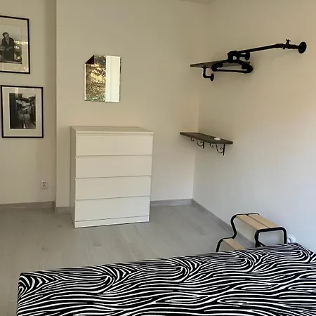 Slunny Apartman U Lesoparku, Kobylisy Appartement *