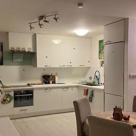 Appartement Slunny Apartman U Lesoparku, Kobylisy *