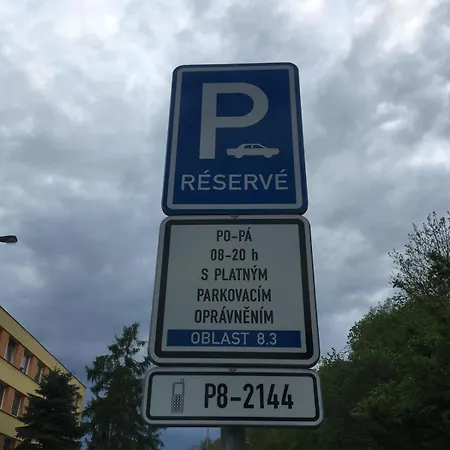 Slunny Apartman U Lesoparku, Kobylisy