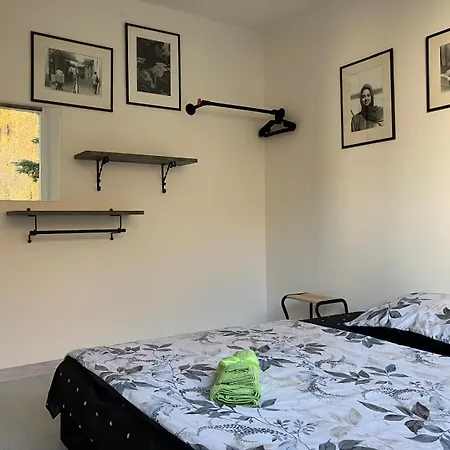 Slunny Apartman U Lesoparku, Kobylisy *